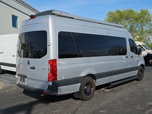 Used 2024 Mercedes-Benz Sprinter 2500 image 2