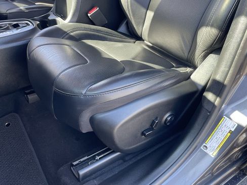 Certified 2019 Jeep Cherokee Overland image 18