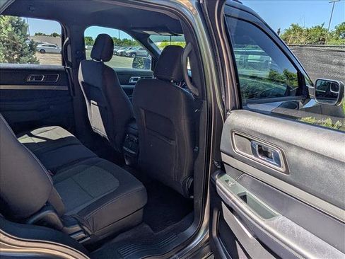 Used 2018 Ford Explorer XLT AWD/4WD image 16