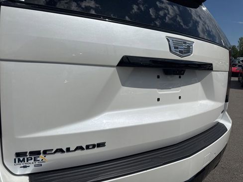 Used 2025 Cadillac Escalade ESV Sport Platinum AWD/4WD image 36