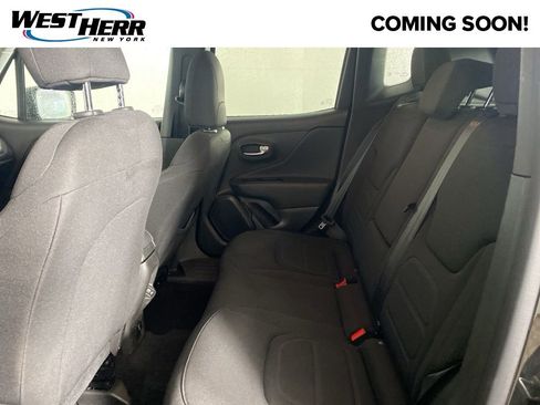 Used 2022 Jeep Renegade Latitude w/ Convenience Group AWD/4WD image 17