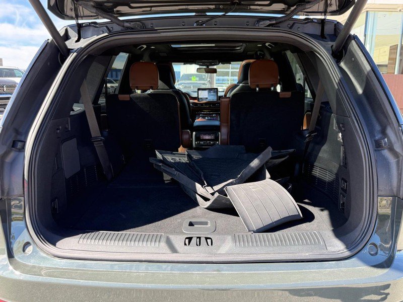 Certified 2023 Lincoln Aviator Reserve w/ Equipment Group 201A AWD/4WD image 8