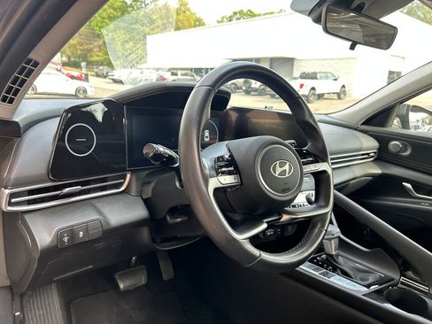 Used 2025 Hyundai Elantra SEL image 10