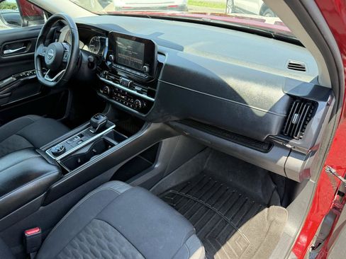 Used 2022 Nissan Pathfinder SV AWD/4WD image 22