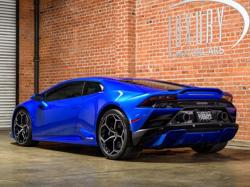 Used 2023 Lamborghini Huracan EVO image 4
