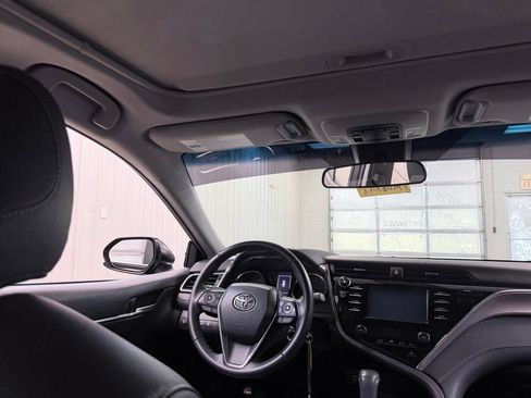 Used 2018 Toyota Camry SE w/ Moonroof Package FWD image 24