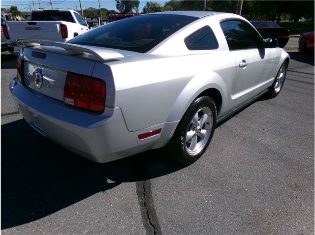 Used 2005 Ford Mustang Premium RWD image 2