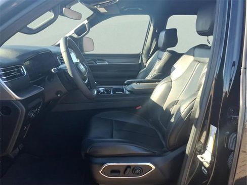 Used 2024 Jeep Wagoneer L Series II image 29