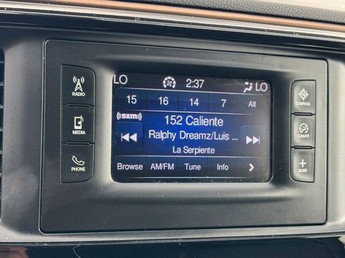 Used 2017 Chrysler Pacifica Touring-L FWD image 31
