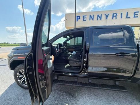 Used 2023 GMC Canyon AT4 w/ AT4 Premium Package AWD/4WD image 9