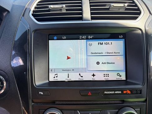 Used 2017 Ford Explorer XLT w/ Equipment Group 202A AWD/4WD image 27