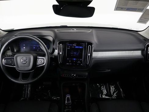 Used 2025 Volvo XC40 B5 Ultra w/ Climate Package image 8