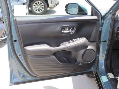 Used 2024 Honda HR-V EX-L image 11