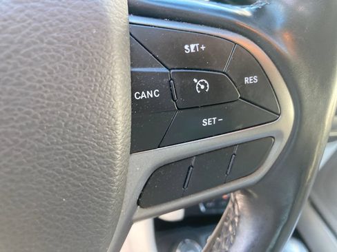 Used 2020 Jeep Cherokee Limited AWD/4WD image 38