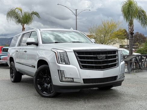 Used 2019 Cadillac Escalade ESV Premium Luxury AWD/4WD image 4