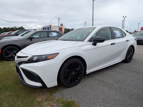Used 2024 Toyota Camry SE image 32