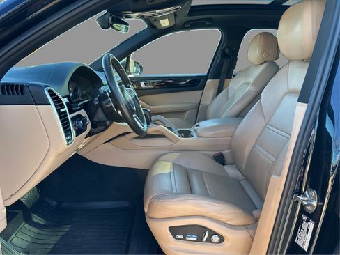 Used 2020 Porsche Cayenne AWD/4WD image 33