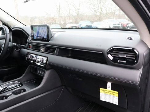 Certified 2025 Honda Pilot Elite image 9