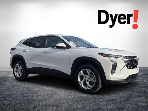 Certified 2025 Chevrolet Trax LS w/ LS Convenience Package image 1