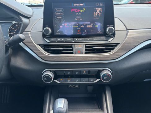 Used 2025 Nissan Altima 2.5 SV FWD image 17