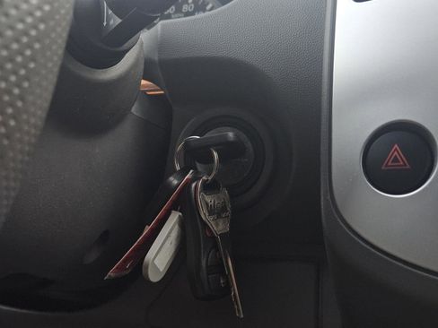 Used 2018 Nissan Frontier SV image 29