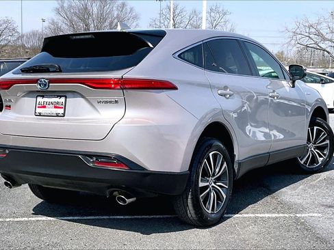 Used 2021 Toyota Venza LE image 12