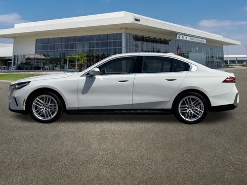 Certified 2024 BMW 530i RWD image 6