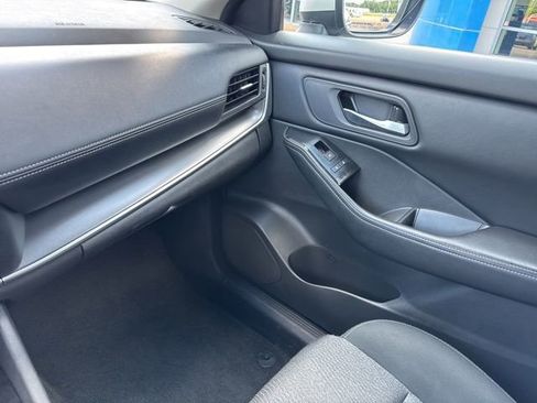 Used 2024 Nissan Rogue SV FWD image 25