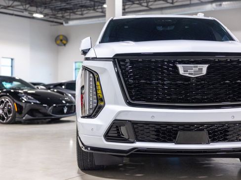 Used 2026 Cadillac Escalade V w/ LPO, ONYX Package AWD/4WD image 20