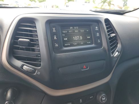 Used 2015 Jeep Cherokee Latitude image 20