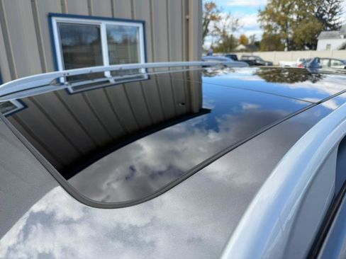 Used 2019 Nissan Rogue SV w/ Sun & Sound Touring Package image 12