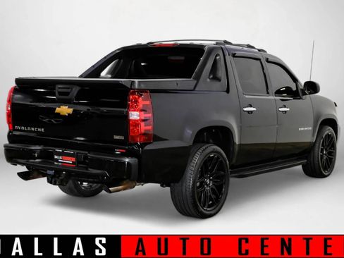 Used 2012 Chevrolet Avalanche LS image 4