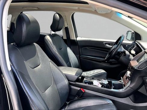 Used 2019 Ford Edge Titanium w/ Equipment Group 301A AWD/4WD image 29