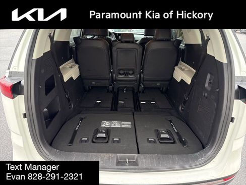 Used 2024 Kia Carnival EX image 12