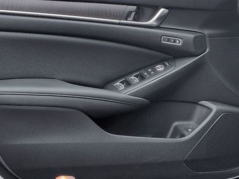 Used 2020 Honda Accord Touring image 14