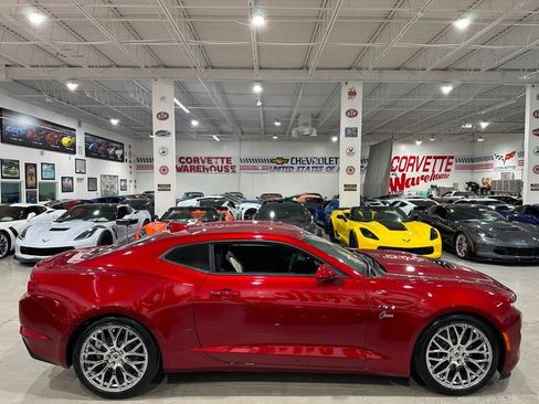Used 2022 Chevrolet Camaro LT RWD image 5