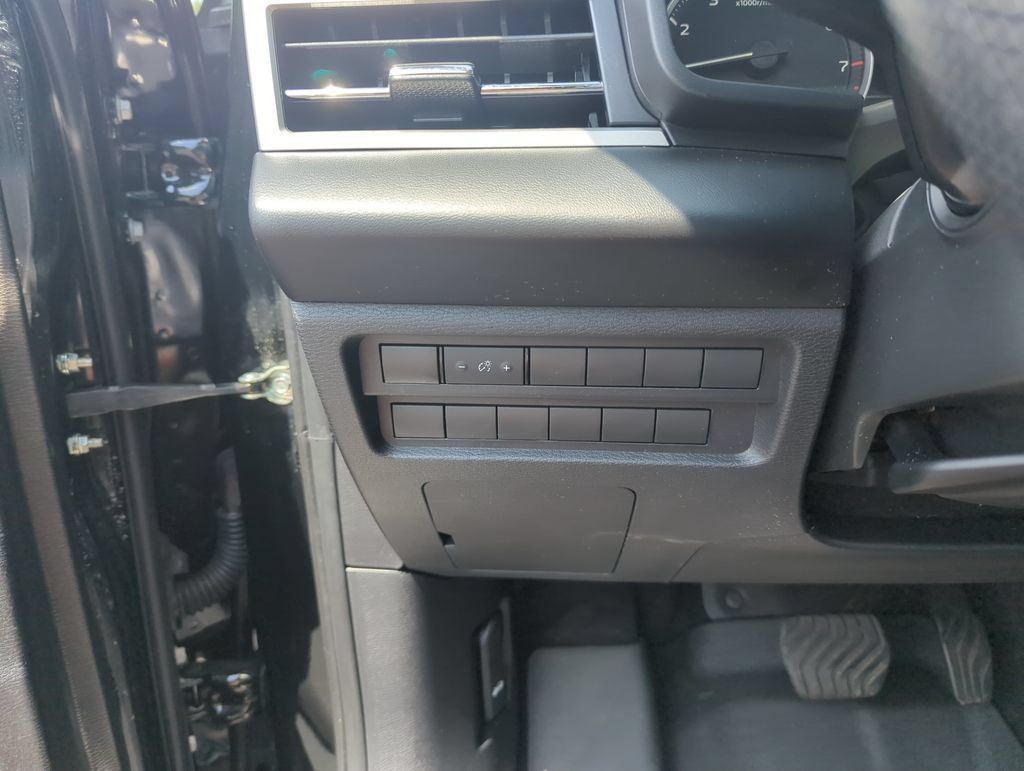 Used 2024 Mitsubishi Outlander ES AWD/4WD image 20
