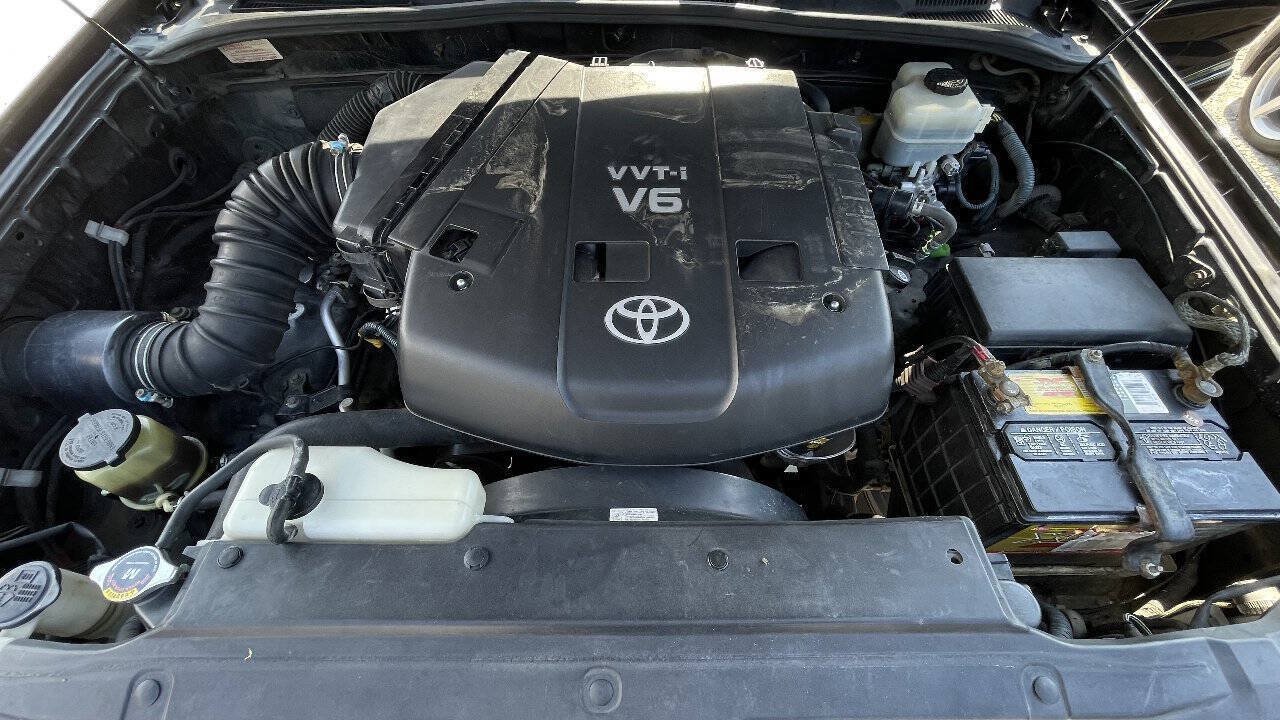 Used 2005 Toyota 4Runner SR5 RWD image 11