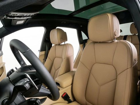 New 2026 Porsche Macan S image 5