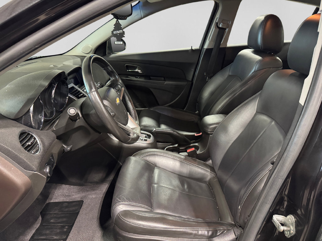 Used 2011 Chevrolet Cruze LTZ FWD image 18