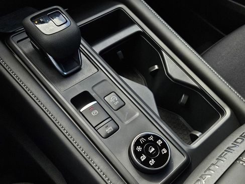 New 2025 Nissan Pathfinder S image 21