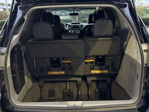 Used 2013 Toyota Sienna SE image 10