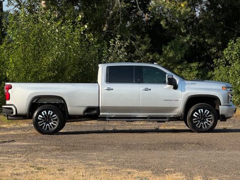 Used 2022 Chevrolet Silverado 3500 High Country w/ Technology Package AWD/4WD image 8