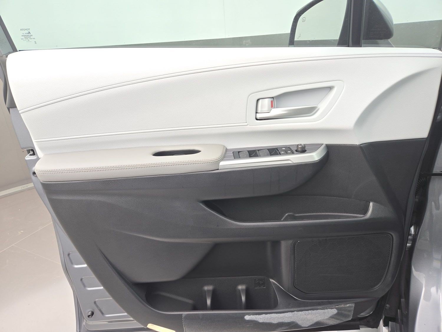 New 2026 Toyota Sienna XLE FWD image 17