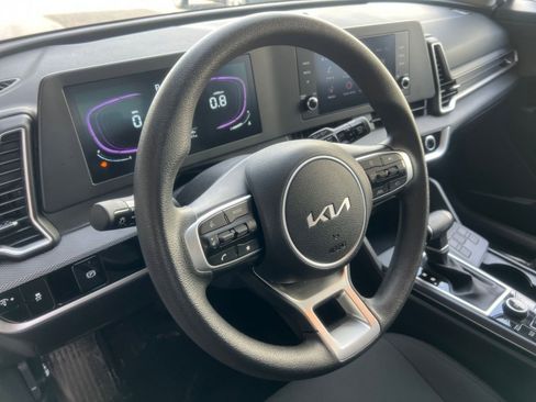 Used 2025 Kia Sportage LX FWD image 28