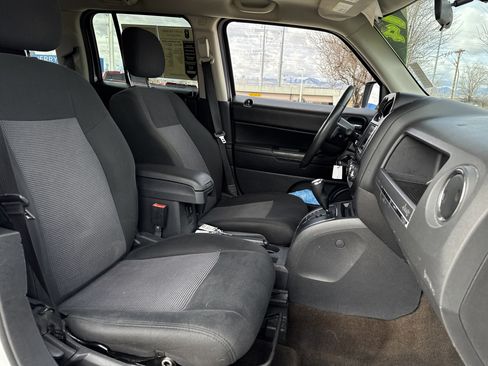 Used 2014 Jeep Patriot Latitude w/ Sun/Sound Group image 20