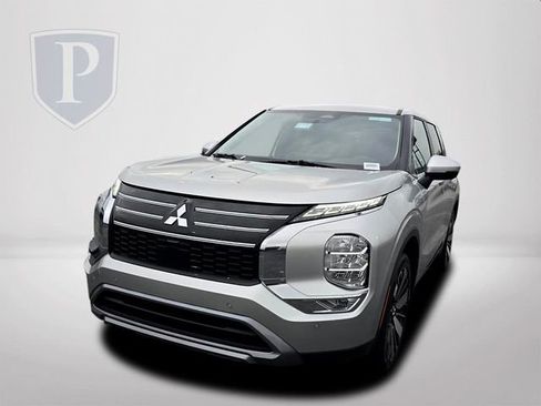 Used 2025 Mitsubishi Outlander SE FWD image 11