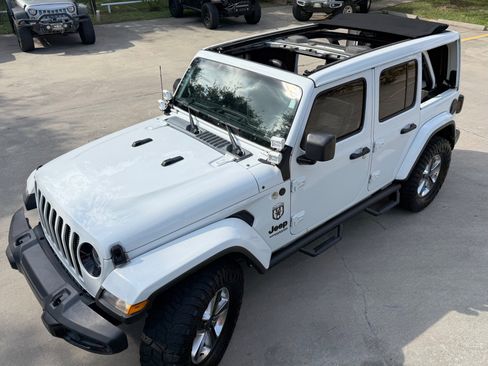 Used 2021 Jeep Wrangler Unlimited Sahara AWD/4WD image 4