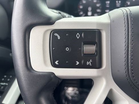 Used 2023 Land Rover Defender 130 X-Dynamic SE image 27