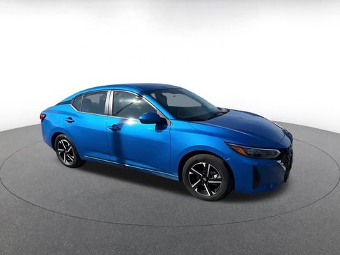 Used 2025 Nissan Sentra SV image 2